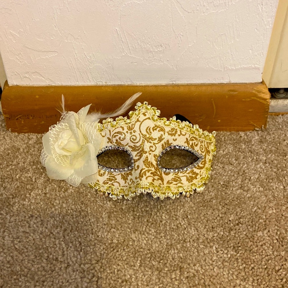 Masquerade ball mask.